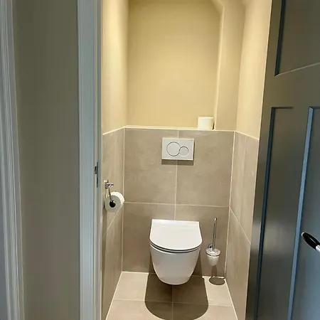 Private Attic With Workspace & Water View Bed and breakfast Haarlem